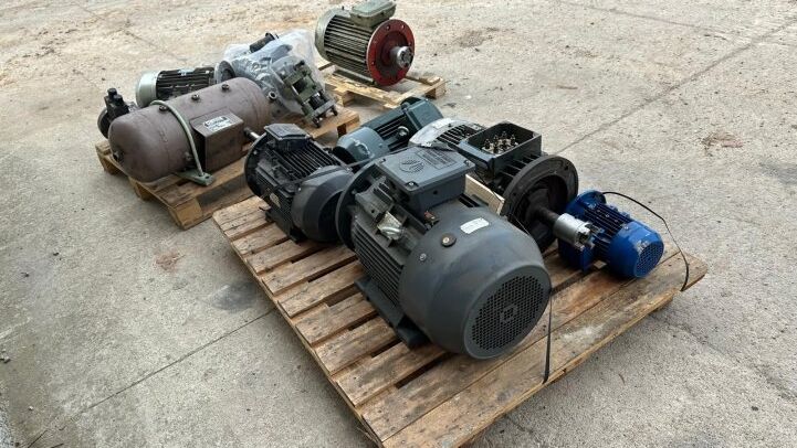 - LOT OF THREE-PHASE ELECTRIC MOTORS